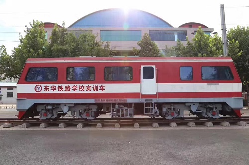 石家莊東華鐵路學(xué)校電力機車